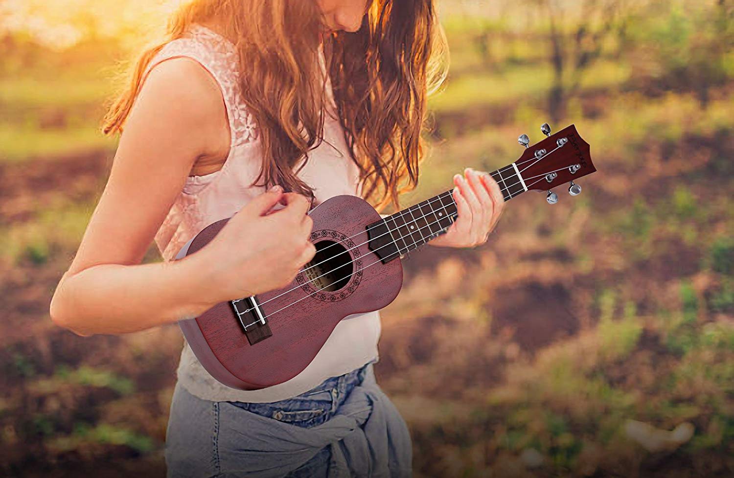 Mahogany Soprano Ukulele Kit - Profesjonell 21 tommers m / Case Strap Tuner Aquila Strings EVUKP01